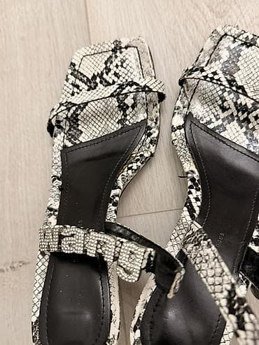 черный каблук: Босоножки на каблуке с принтом под змеиную кожу (натур кожа) - — 4