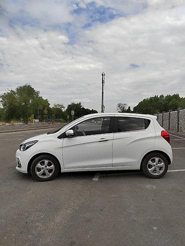 mazda cronos: Chevrolet Spark: 2017 г., 1 л, Автомат, Бензин, Хэтчбэк — 5
