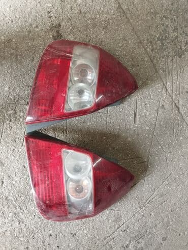 задние стоп: Пара задних фонарей для автомобиля. - Комплект: левый + правый. - — 2
