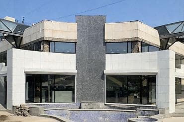 Сдается в аренду 2 этажное помещение по первой линии в центре города (