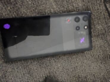телефон продам: Многофункциональный смартфон в черном корпусе с геймерской — 2