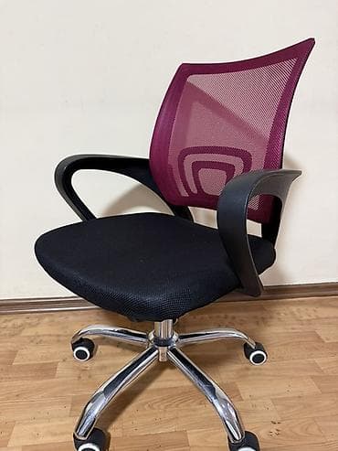 Офис эмереги: Офис креслолор, Дөңгөлөктүү, түсү - Кара lalafo.kg да — 1 Офис эмереги: Офис креслолор, Дөңгөлөктүү, түсү - Кара — 1