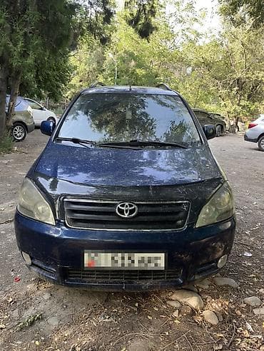 Toyota Avensis Verso: 2003 г., 2 л, Механика, Газ, Универсал at lalafo.kg Toyota Avensis Verso: 2003 г., 2 л, Механика, Газ, Универсал
