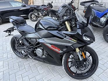 CFMOTO 250SR — спортивный дорожный мотоцикл в заводском черном цвете с