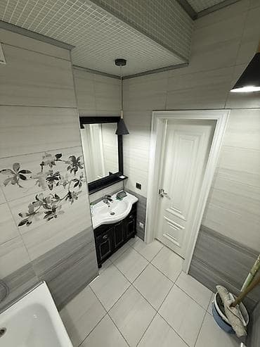 сдаю квартира город ош: 🏡 Продаётся 3-комнатная квартира в западном центре 📍 ул. Абдымомунова — 7