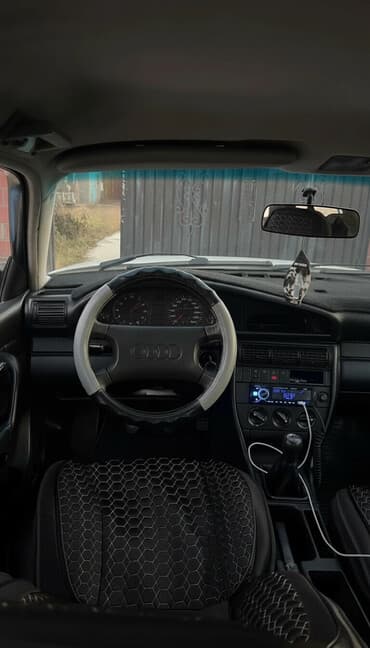 чехол для документов: Audi 80: 1991 г., 2 л, Механика, Бензиновая, Седан — 2