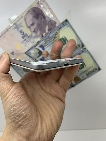 Samsung Galaxy J5 Prime, Б/у, 8 ГБ, цвет - Белый, 1 SIM, 2 SIM — 2