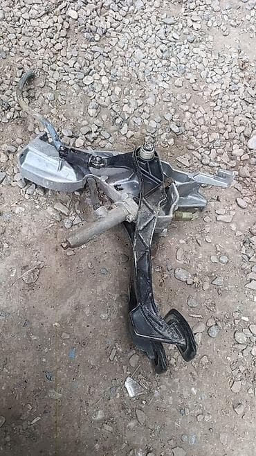 боковой тырмоо: Педальный узел для МКПП (педали сцепления и тормоза в сборе) - — 2