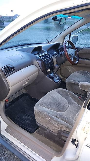 посадка авто: Mitsubishi Chariot: 1999 г. — 1
