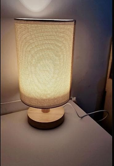 Настольная лампа с абажуром и деревянным основанием - Мягкий