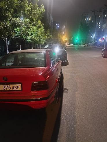 mercedes c300: BMW 3 series: 1993 г., 1.6 л — 2