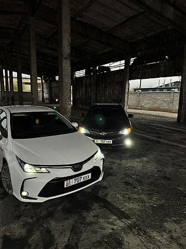 mini kuper: Toyota Corolla: 2021 г., Гибрид, Седан — 10