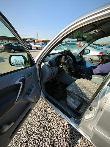байд машина: Toyota RAV4: 2002 г., 2 л, Кол менен иштөөчү, Дизель, Кроссовер — 6