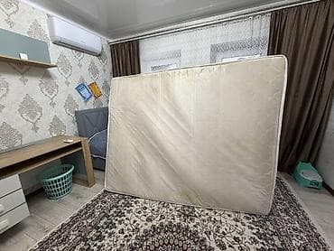 Двуспальный пружинный матрас с классическим стеганым чехлом светлого — 3
