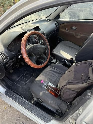 Mitsubishi Galant: 2001 г., 1.6 л, Механика, Бензин, Седан