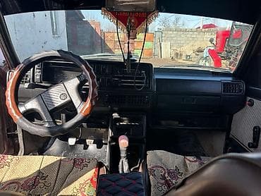 Volkswagen: Volkswagen Jetta: 1990 г., Механика, Седан — 4