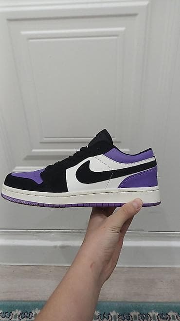 найк жорданы: Кроссовки низкие в баскетбольном стиле с фирменным Swoosh. - Цвет — 1