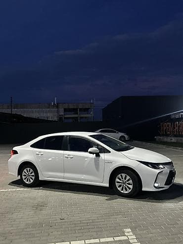 mini kuper: Toyota Corolla: 2019 г., 1.8 л, Вариатор, Гибрид, Седан — 2