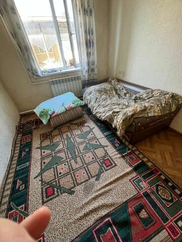 срочно продаётся 1 комнатная квартира в районе ошского рынка по улице молодая гвардия: 1 комната, Без мебели — 1