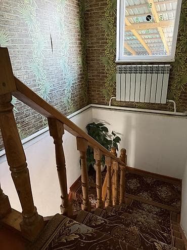 нижный ала арча: Продается дом в центре г. Каракол, в «золотом квадрате», по ул — 10