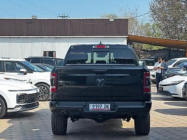 low ll: Dodge Ram 1500: 2019 г., 5.7 л, Автомат, Бензин, Пикап — 4