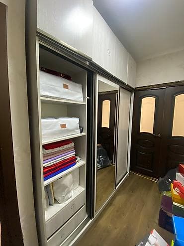 Продается шкаф купе 

ширина-2м,
высота-2,52
глубина 45см