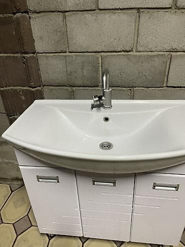 Тумбы и подставки: Тумба для ванны, Б/у, С раковиной, ЛДСП, Самовывоз, цвет - Белый — 2