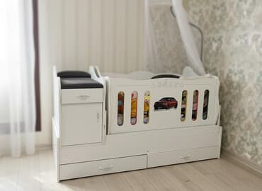 детский спальний: Многофункциональная детская кроватка-трансформер белого цвета — 2