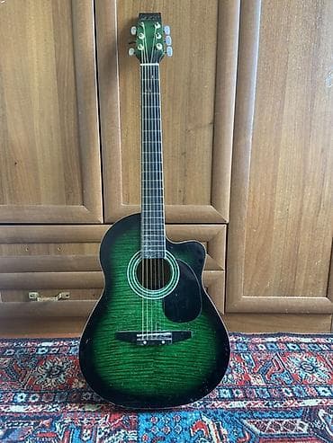 пикгард: Акустическая гитара с вырезом (cutaway), шестиструнная. Купили 6 лет — 1