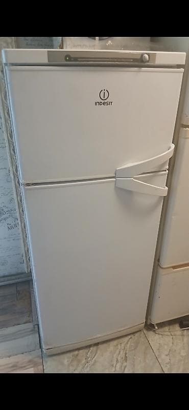 samsung 8s: Холодильник Indesit, классический двухкамерный - Верхняя морозильная — 2
