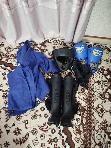 Набор экипировки для единоборств - Боксерские перчатки Everlast, с