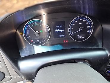 Hyundai Elantra: 2021 г., Гибрид, Седан — 2