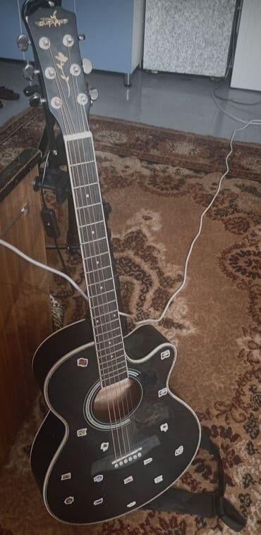 Ковролин: Акустическая гитара Guitarist, форма Grand Auditorium с вырезом — 3