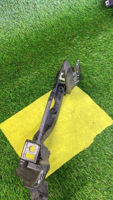 m54: Кронштейн фары Bmw 525I E60 M54B25 2003 правый В отличном состоянии — 1