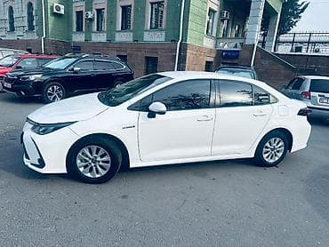 bmw 725: Toyota Corolla: 2021 г., 1.8 л, Автомат, Гибрид, Седан — 3