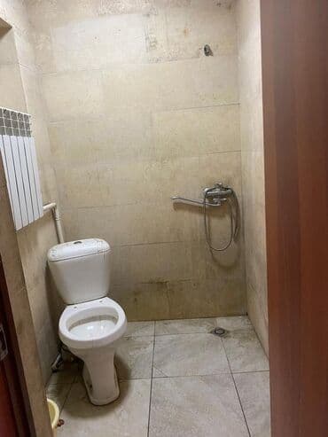 сдаю дом без хозяин: Сдается помещение 1500тыс КВ м имеются 3 сарая 1навес 1конюшня — 17