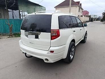 lend cruizer: Белый 5‑дверный izuzu кроссовер/внедорожник. Основные особенности: - — 3