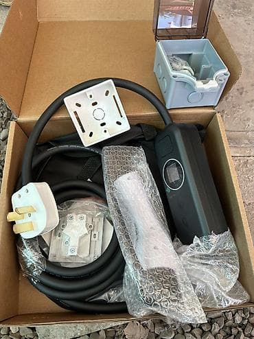 зарядный кабель: Продается зарядное устройство для всех моделей электромобиля. Работают — 2