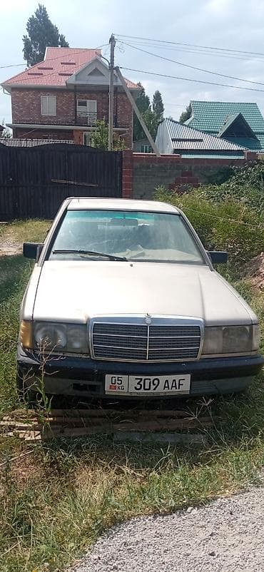 чехии: Mercedes-Benz W201 (190) — салон и панель управления. Звонить толтура — 8