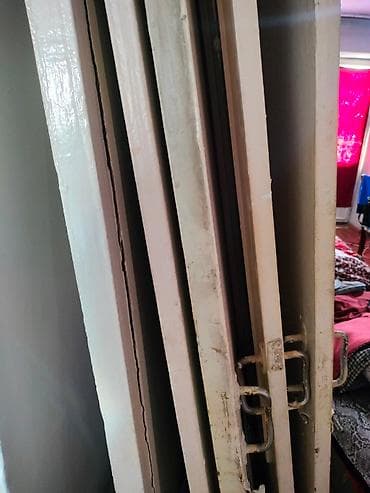 Межкомнатные деревянные двери сплошные и с остеклением. подходят для