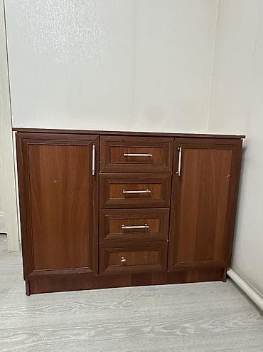 Үтүктөөчү такталар: Тумба 
Состояние хорошее
Длина 1,20см
Ширина 50см
Высота 90см — 1