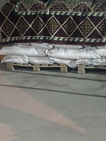 Дом и сад: Мешки сыпучего материала на паллетах - Упаковка: плотные — 1