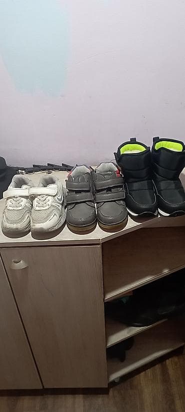 подросковые обувь: Детская обувь, комплект из 3 пар: - Кроссовки белые: легкие, дышащие — 3