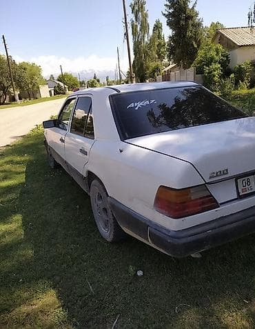накладка 124: Mercedes-Benz W124: 1986 г., 2 л, Автомат, Бензин, Седан — 3
