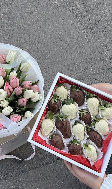 Наборы клубники в шоколаде в подарочных коробках - Свежая крупная