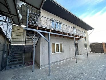 Уютный номер с тремя односпальными кроватями. - Просторная комната с at lalafo.kg Уютный номер с тремя односпальными кроватями. - Просторная комната с