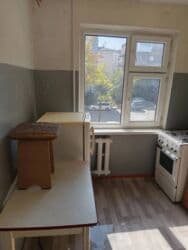 сдаю квартиру 4 микрорайон: 1 комната, 33 м², 104 серия, 3 этаж, Старый ремонт — 4