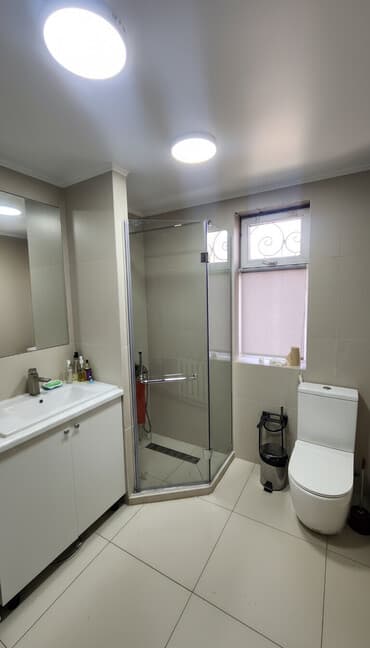 душевые кабины с ванной бишкек: Душевая кабина из закалённого стекла с распашной дверью - — 1