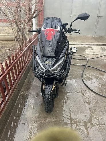 сг 9: Скутер BARS, спортивный дизайн, чёрный цвет. Основные характеристики — 4