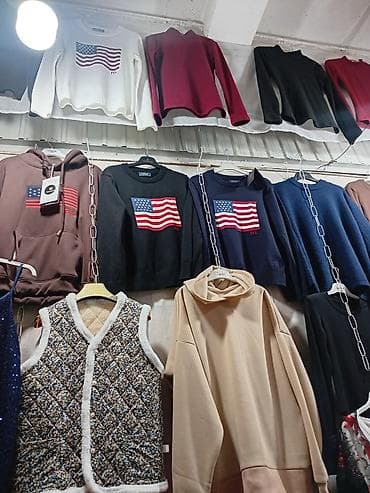 оверсайз одежды: Свитера, толстовки и джемперы с патчем флага США - Модели — 1